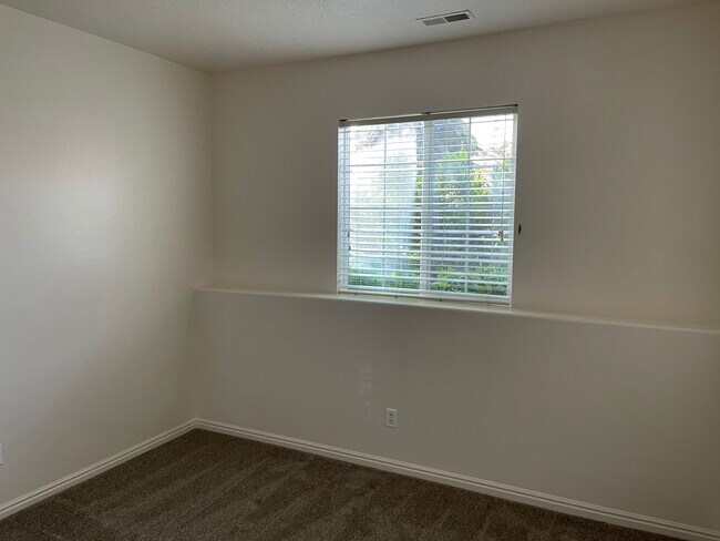 Building Photo - 85 W 1400 S