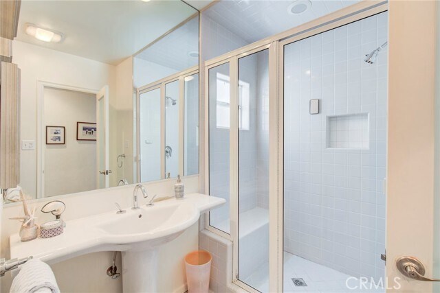 Building Photo - 333 3rd St