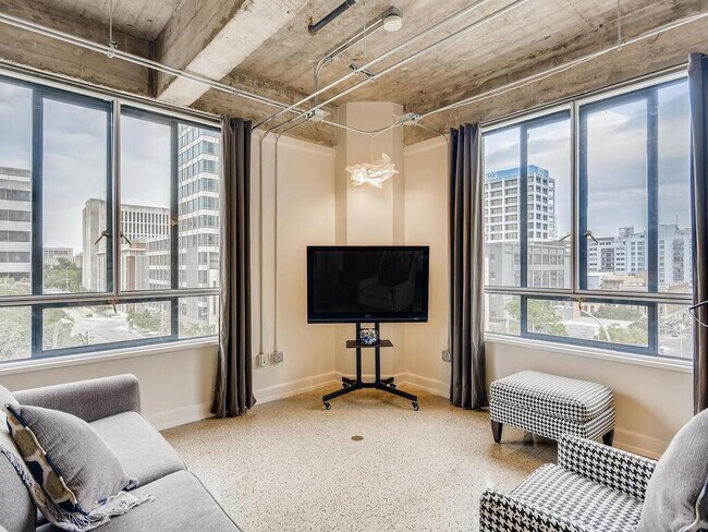 Building Photo - 710 Colorado St