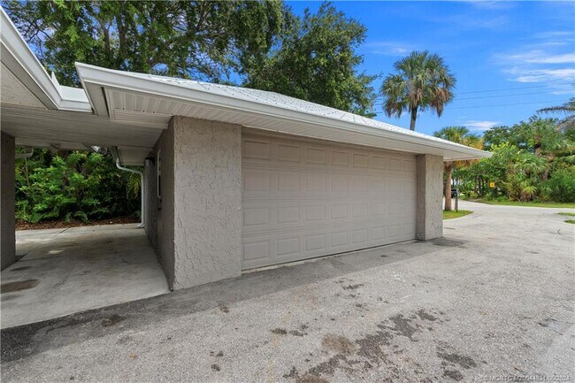 Building Photo - 53 N Sewalls Point Rd