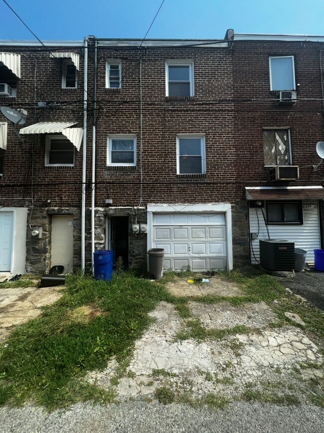 Building Photo - Gorgeously Remodeled 2BR Townhome w/ Garage in Upper Darby