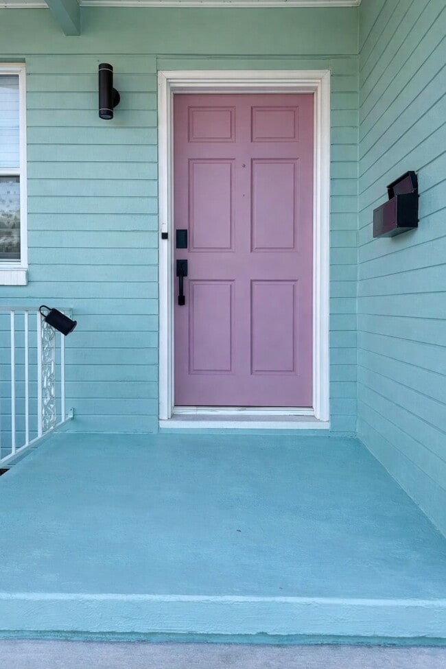 Building Photo - 6910 Corkwood Rd