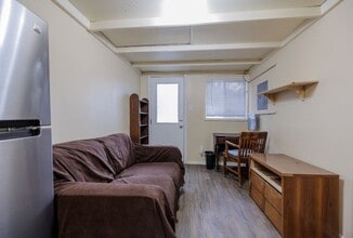 Building Photo - 914 13th St