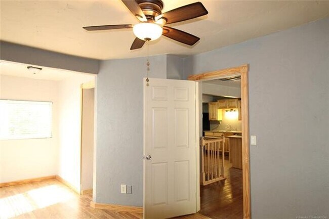 Building Photo - 2 Bedroom 1 bathroom