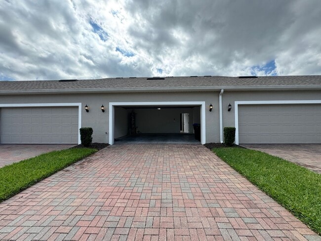 Building Photo - Available Now! Spacious 3-Bedroom Townhome with Fenced Yard in Winter Garden – Washer and Dryer I...