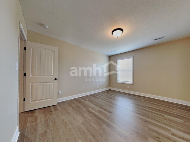 Building Photo - 7217 Deer Springs Way