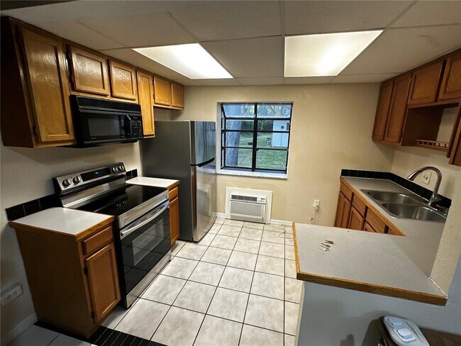 Building Photo - 2134 Bradford St