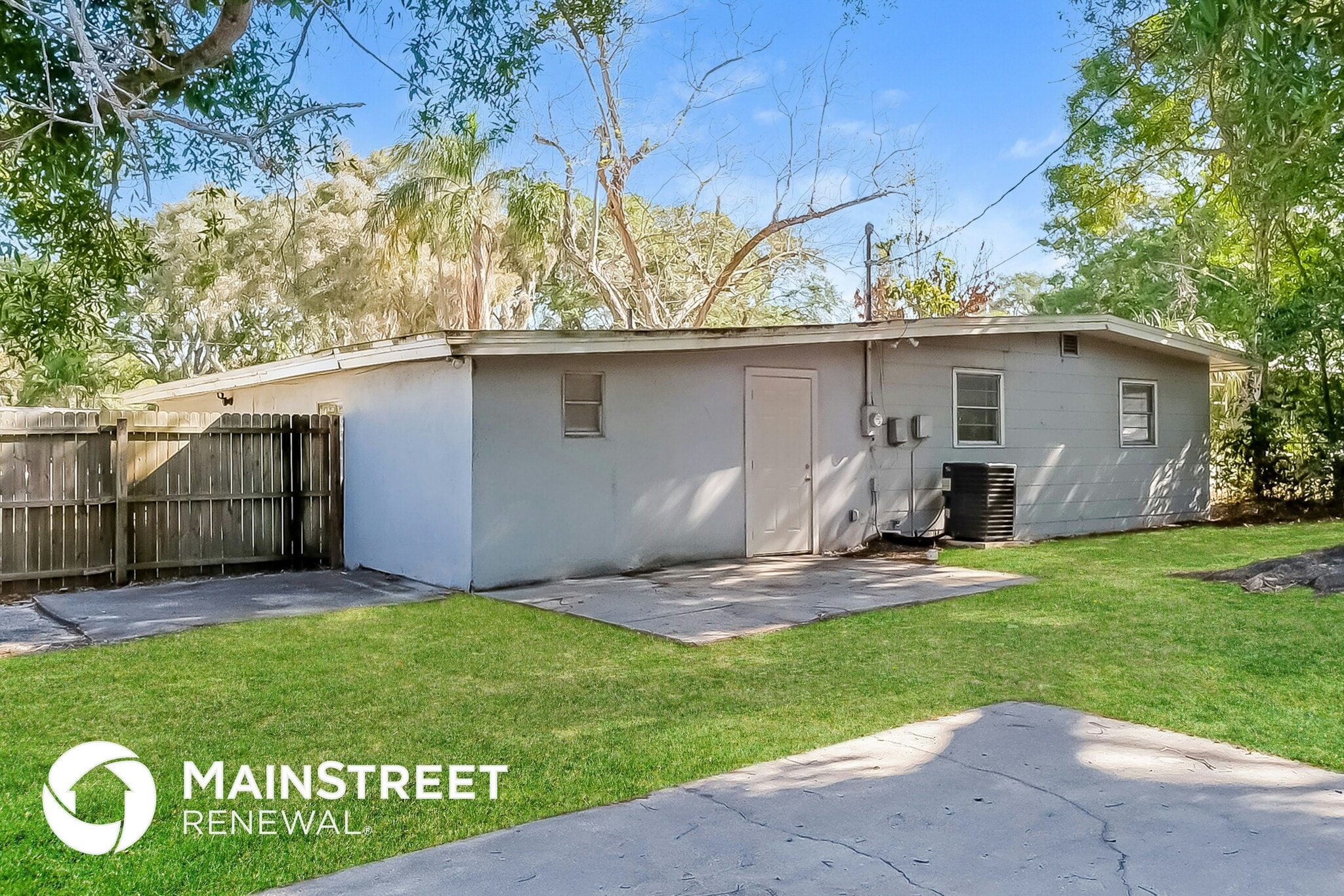 Building Photo - 1349 Parkwood St