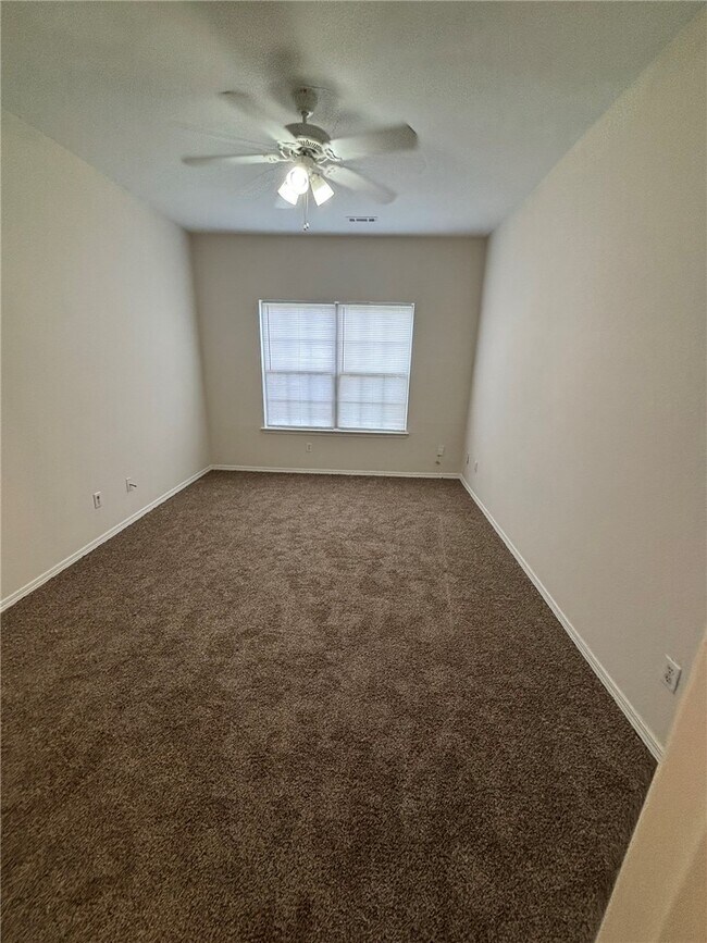 Building Photo - 3100 SW Deerfield Blvd