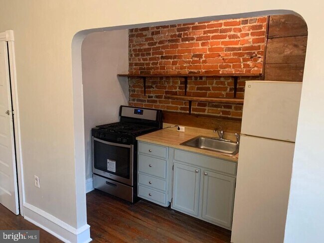 Building Photo - 1304 N Clayton St