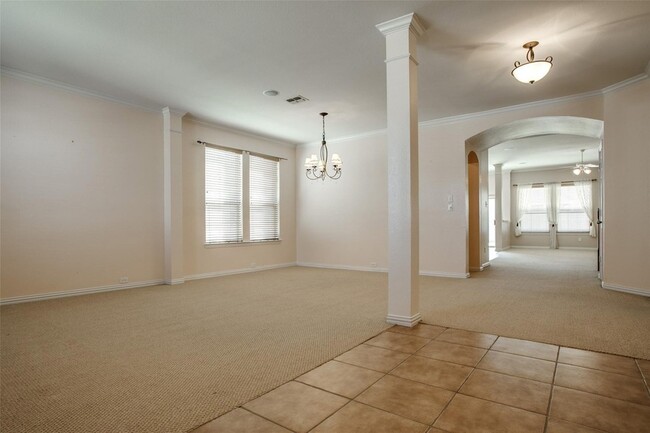 Building Photo - 1420 Canary Dr