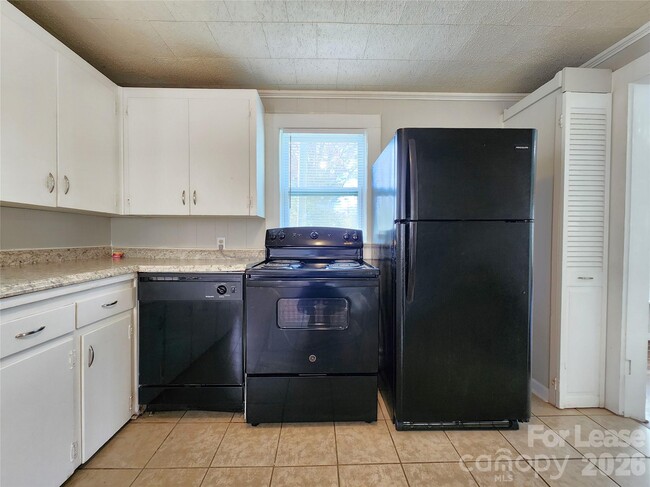 Building Photo - 317 Westview St