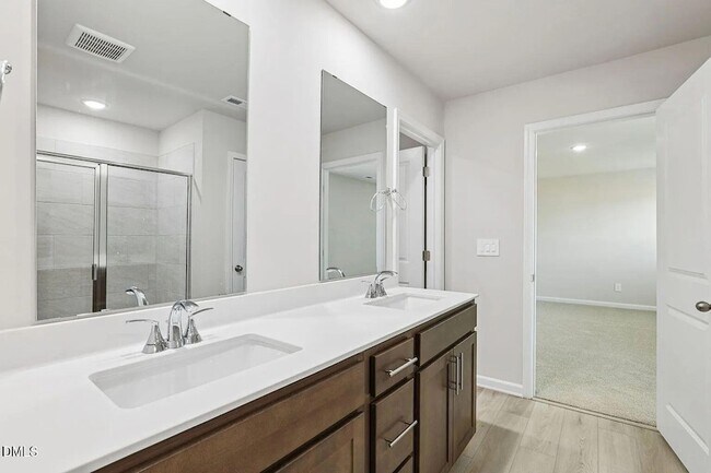 Building Photo - 912 Grand Mesa Dr