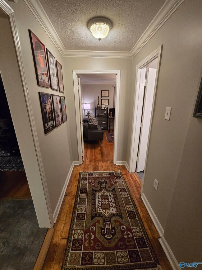 Building Photo - 410 McCullough Ave NE