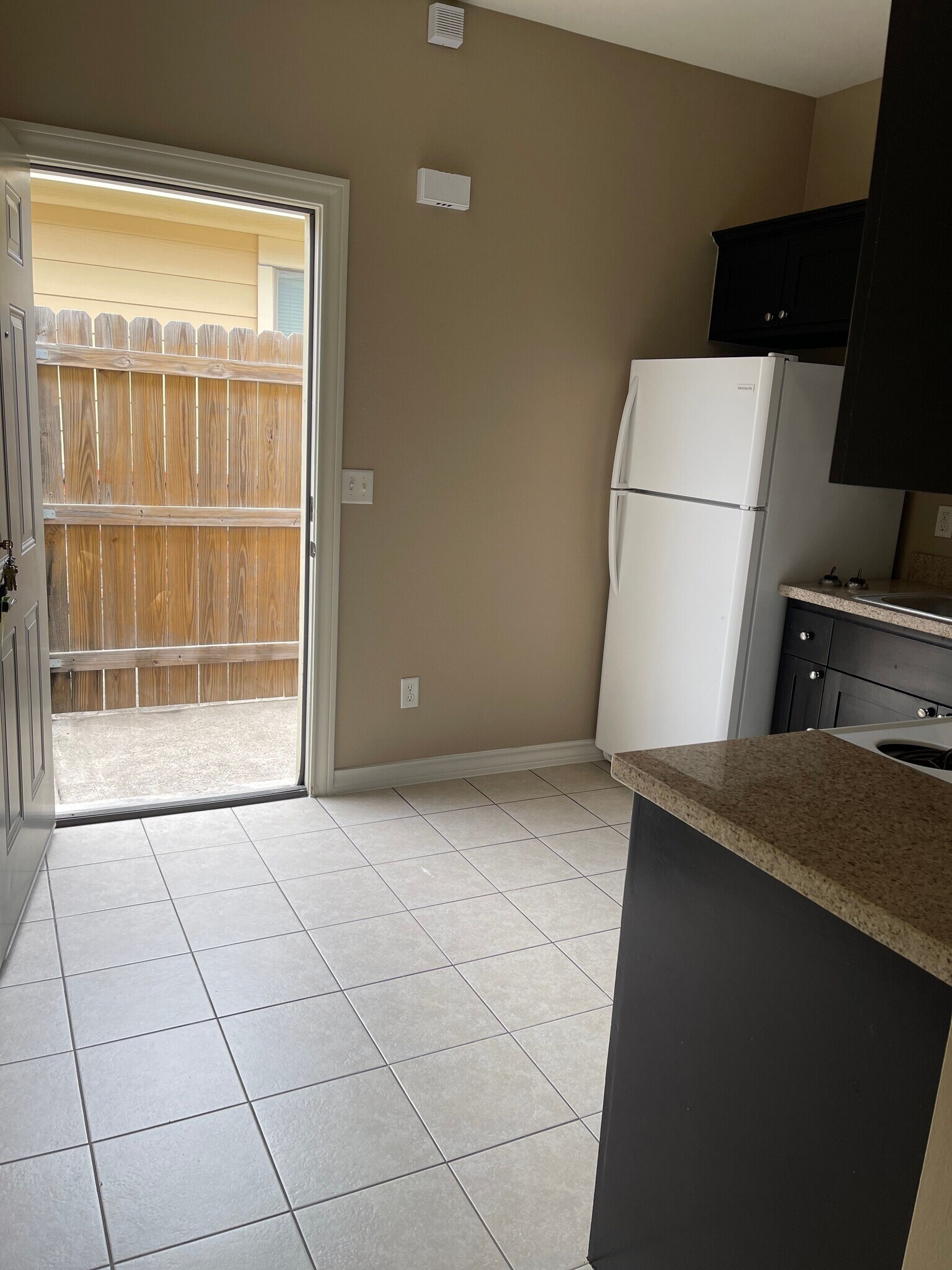 Building Photo - 501 E 2nd St