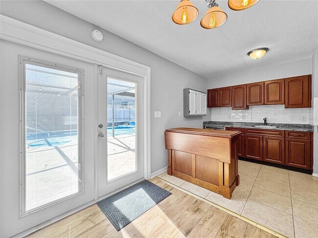 Building Photo - 1003 County Rd 17A W