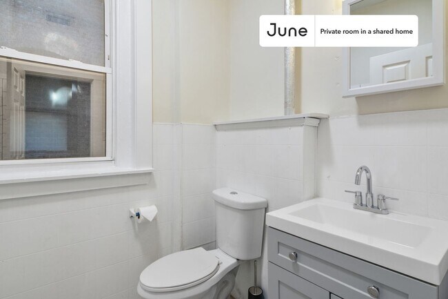 Building Photo - Room in Shared 4 bed/1 bath home