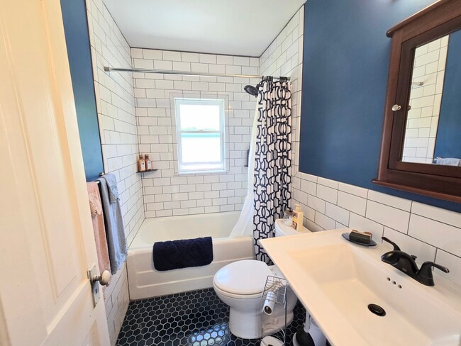 Building Photo - 4243 Old Clyde Rd