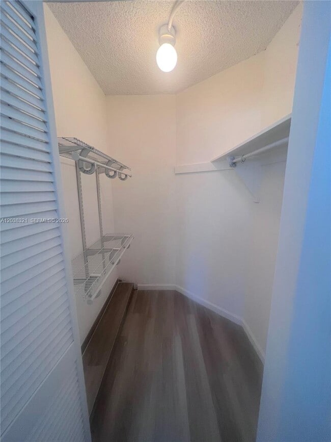 Building Photo - 801 Brickell Bay Dr