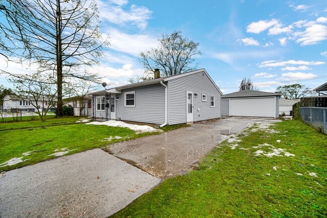 Building Photo - 3 Bedroom 1 Bathroom House for Rent!