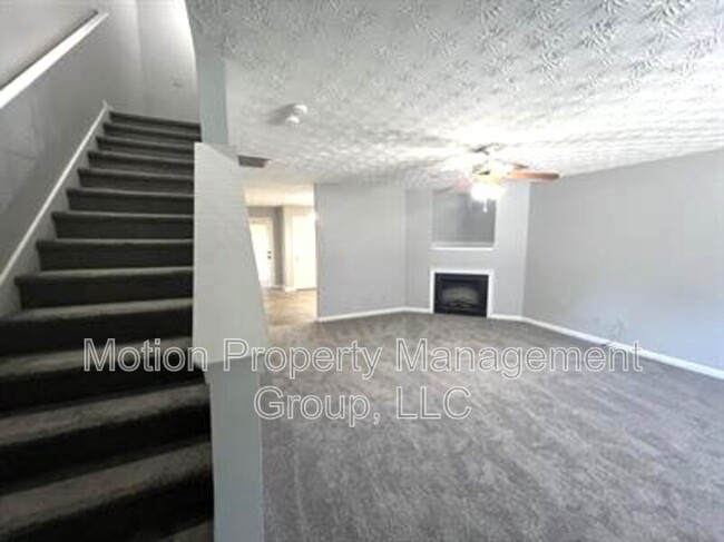 Building Photo - 5556 Pineridge Ct