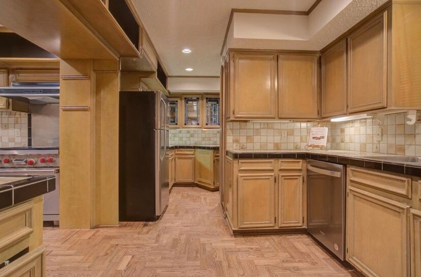 Kitchen Part 1 - 4610 Indiana Ave