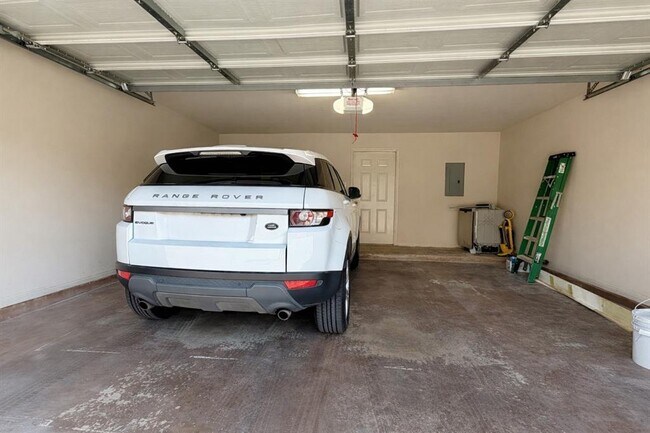 Building Photo - 5515 Davis Ln