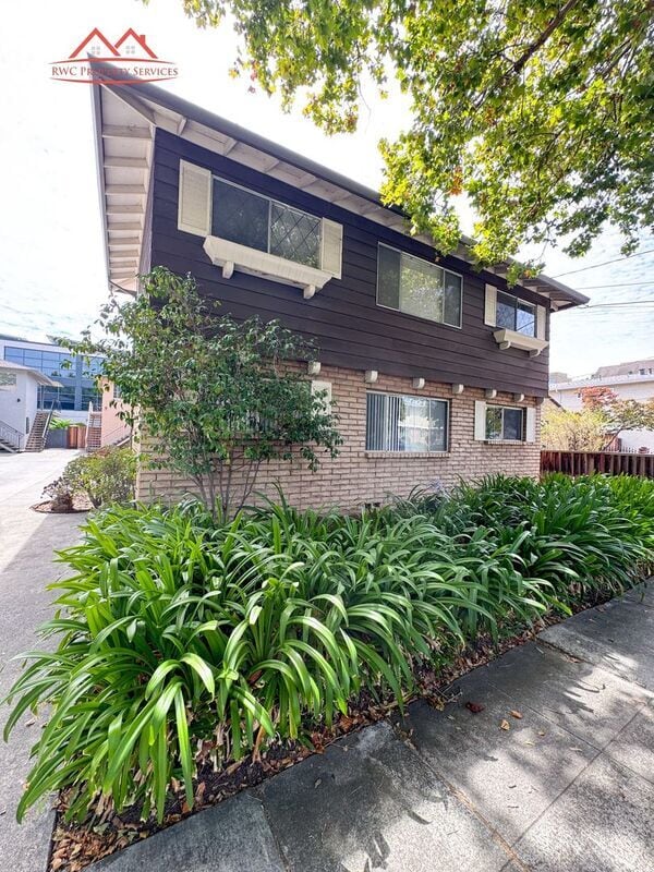Building Photo - 411 College Ave