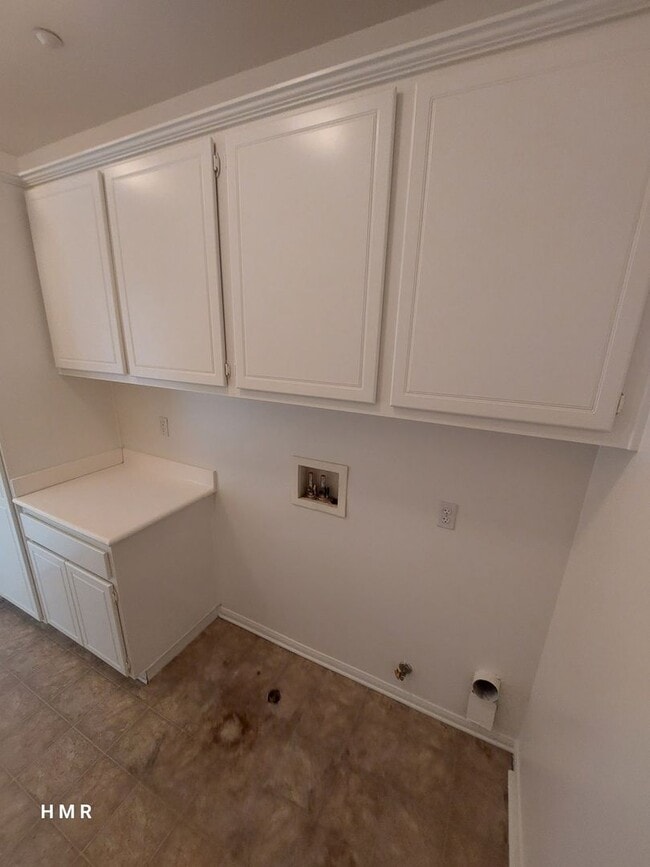 Building Photo - Stunning Two-Story Home with 4 Bedrooms an...