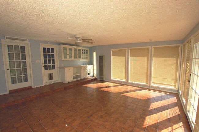 Building Photo - PRE-LEASING for July! Great 3 Bedroom 2 Bathroom Home Near Texas Tech
