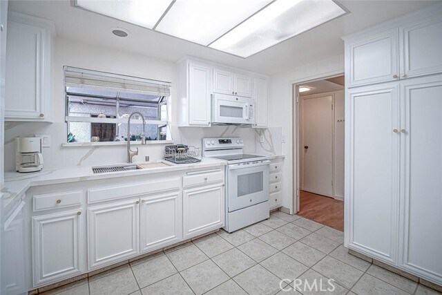 Building Photo - 4950 Louise Ave