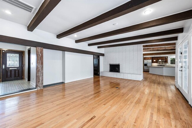 Building Photo - 6825 Bellgreen Dr
