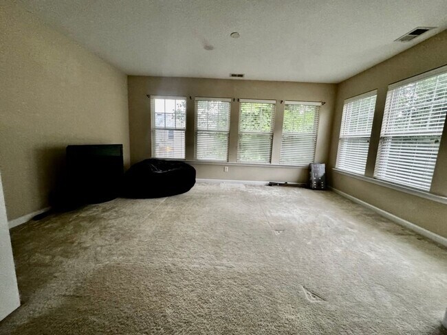 Building Photo - 949 Turtle Pond Ln