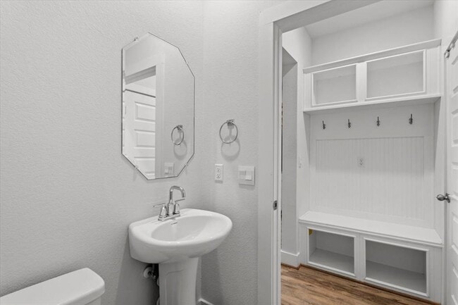 Building Photo - 7106 Silver Star Ln