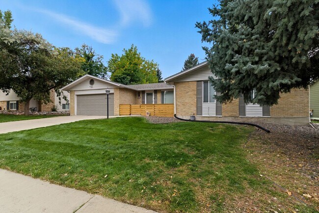Building Photo - All you want in a home! 5 bed 3 bath ranch...