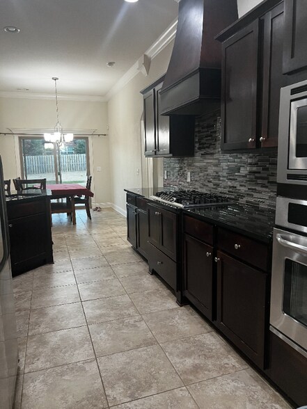 Building Photo - 4103 SW Stonewood Terrace