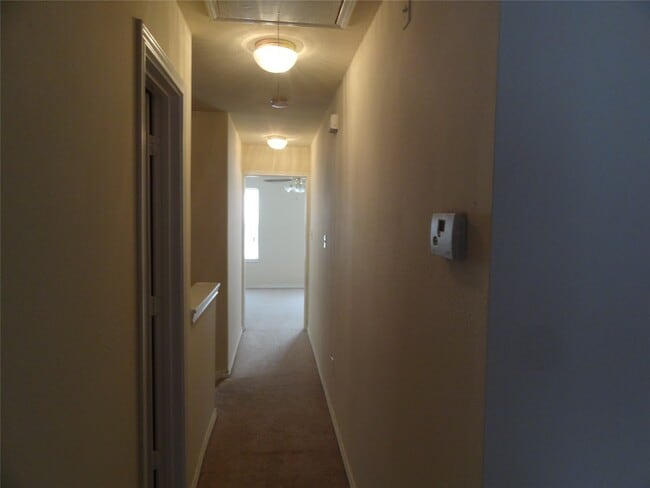 Building Photo - 1550 Village Way Dr