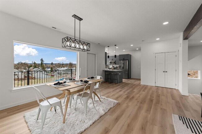 Building Photo - Brand New 2 Bed, 2 Bath Townhouse w/ a View!