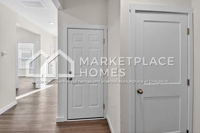 Building Photo - 4321 Scenic Mdw Dr NE