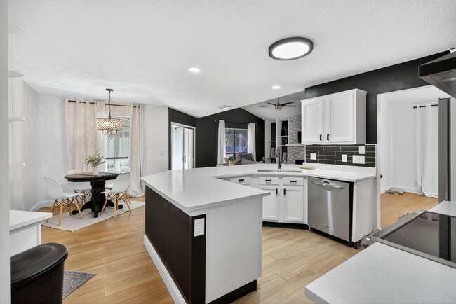 Building Photo - 2606 Monaco Terrace