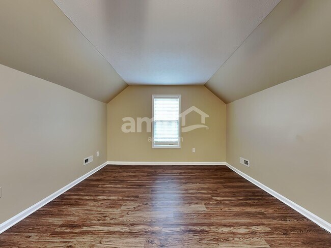 Building Photo - 112 Pine Orchard Ct