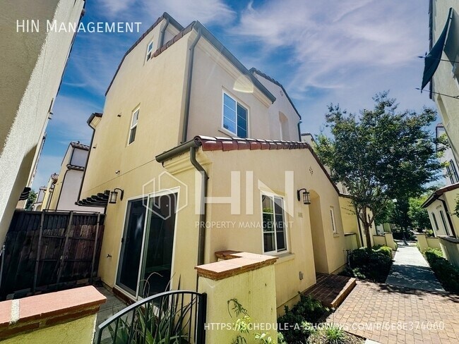 Building Photo - 488 Trident Maple Terrace
