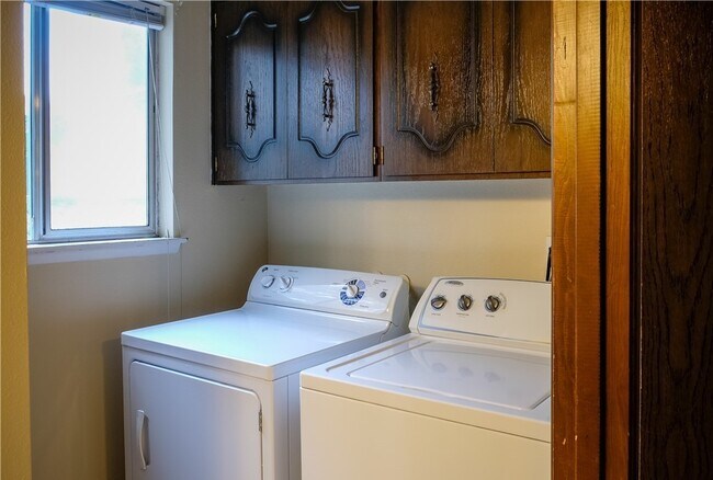 Building Photo - 8521 37th Ct SE