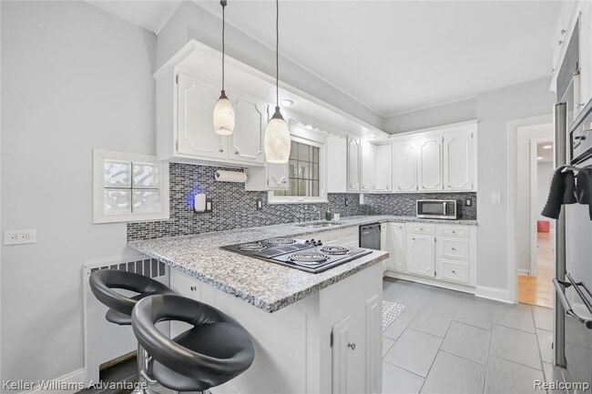 Building Photo - 6103 Park Lake Rd