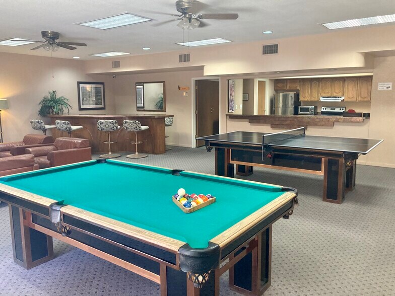 Building Photo - 12222 N Paradise Village Pky W