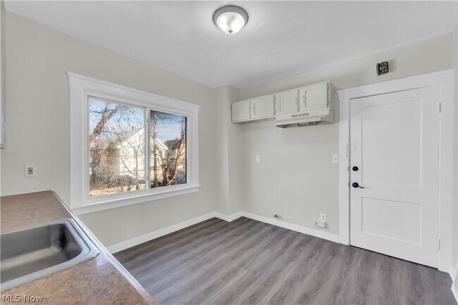 Building Photo - 1221 E 168th St