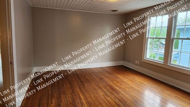 Building Photo - Charming Fully Renovated 4-Bedroom Home in...