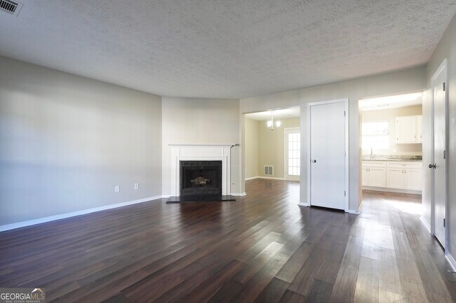 Building Photo - 5702 Wells Cir