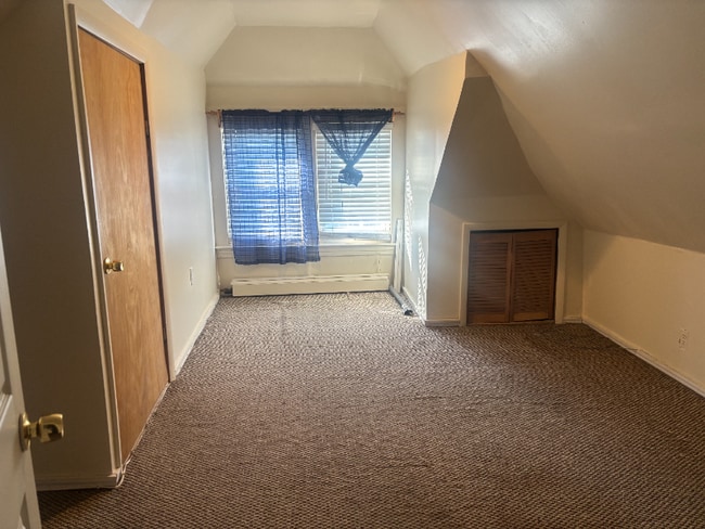 Building Photo - 615 Court St