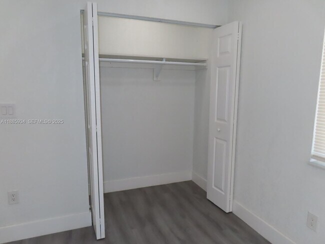 Building Photo - 95 SW 17th Terrace